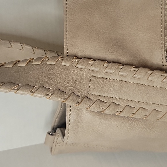 Steve Madden Tote Bag - Picture 3 of 10